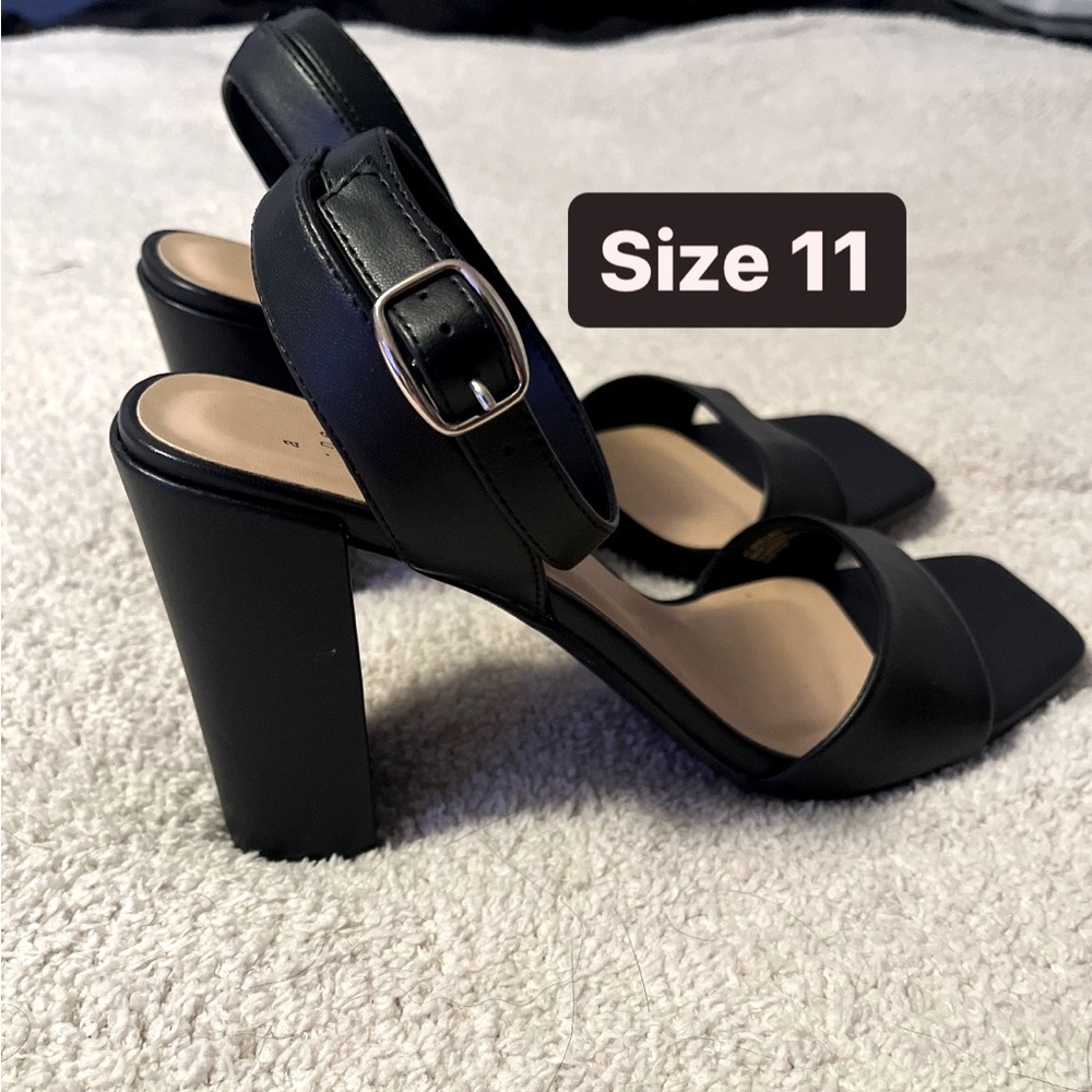 🖤Size 11 Black Strappy Heels 🖤